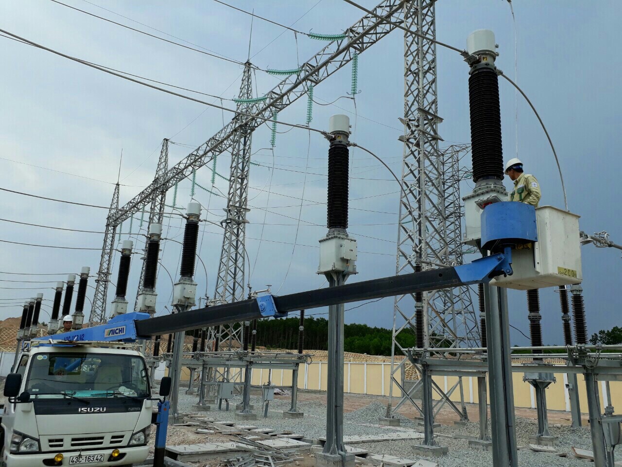 Trung tâm Dịch vụ kỹ thuật 2 chủ động triển khai công tác sửa chữa, thí nghiệm để đảm bảo cấp điện ổn định trong mùa khô 2018