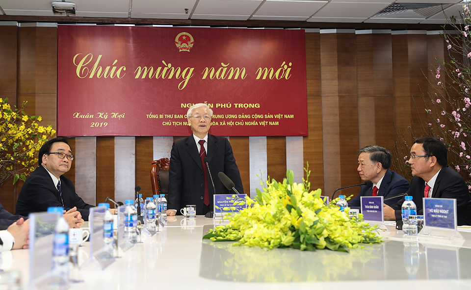Tổng Bí thư, Chủ tịch nước Nguyễn Phú Trọng thăm Trung tâm Điều độ Hệ thống điện Quốc gia và chúc Tết cán bộ nhân viên Tập đoàn Điện lực Việt Nam